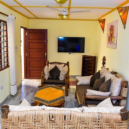 Apartmenthaus Salama Villen In Diani Diani Beach Eksteriør bilde